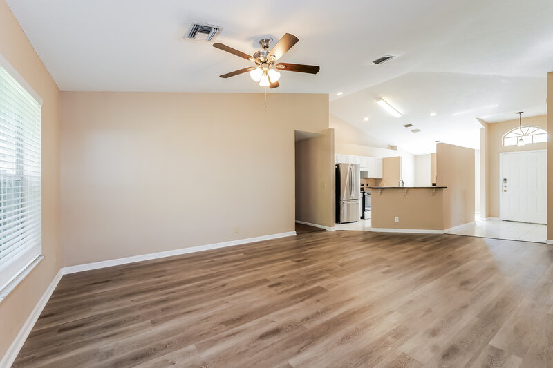 2,800/Mo, 5141 Willow Pond Rd W West Palm Beach, FL 33417 Living Room View