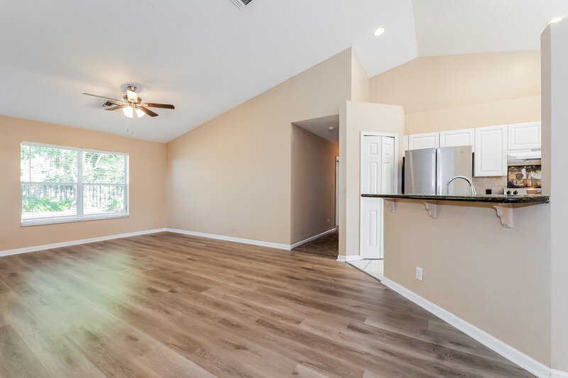 2,800/Mo, 5141 Willow Pond Rd W West Palm Beach, FL 33417 Living Room View 2