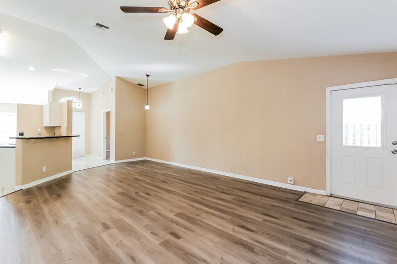 2,800/Mo, 5141 Willow Pond Rd W West Palm Beach, FL 33417 Living Room View 3