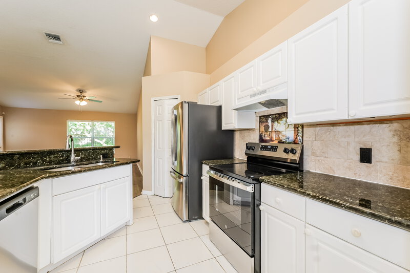2,800/Mo, 5141 Willow Pond Rd W West Palm Beach, FL 33417 Kitchen View