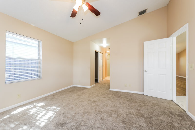 2,800/Mo, 5141 Willow Pond Rd W West Palm Beach, FL 33417 Main Bedroom View 2