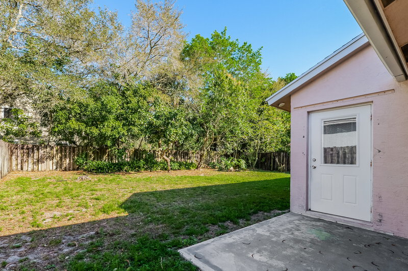 2,800/Mo, 5141 Willow Pond Rd W West Palm Beach, FL 33417 Rear View