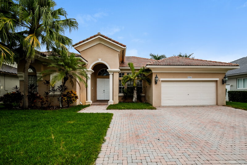 5,240/Mo, 19361 SW 30th St Miramar, FL 33029 External View