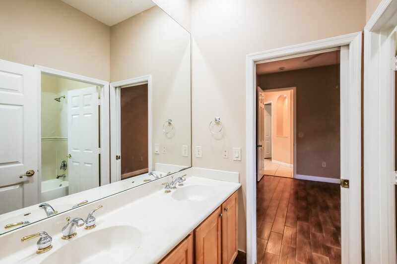 5,240/Mo, 19361 SW 30th St Miramar, FL 33029 Bathroom View