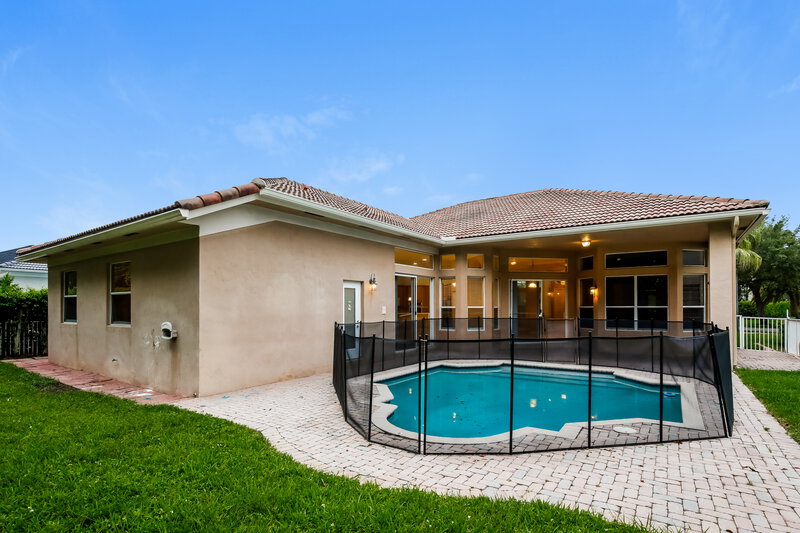 5,240/Mo, 19361 SW 30th St Miramar, FL 33029 Rear View