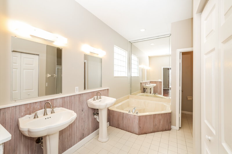 2,905/Mo, 12292 Sunset Point Ln Wellington, FL 33414 Main Bathroom View