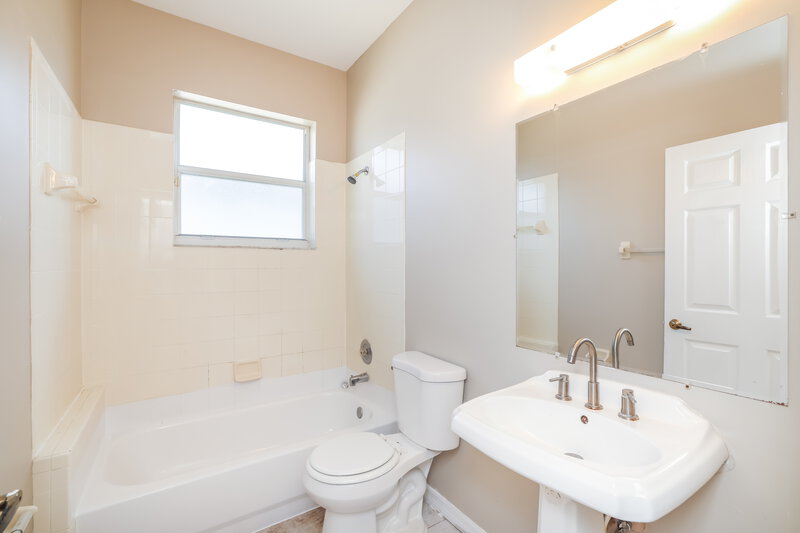 2,905/Mo, 12292 Sunset Point Ln Wellington, FL 33414 Bathroom View