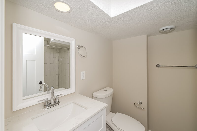 2,860/Mo, 6501 62nd Ave N Crystal, MN 55428 Bathroom View