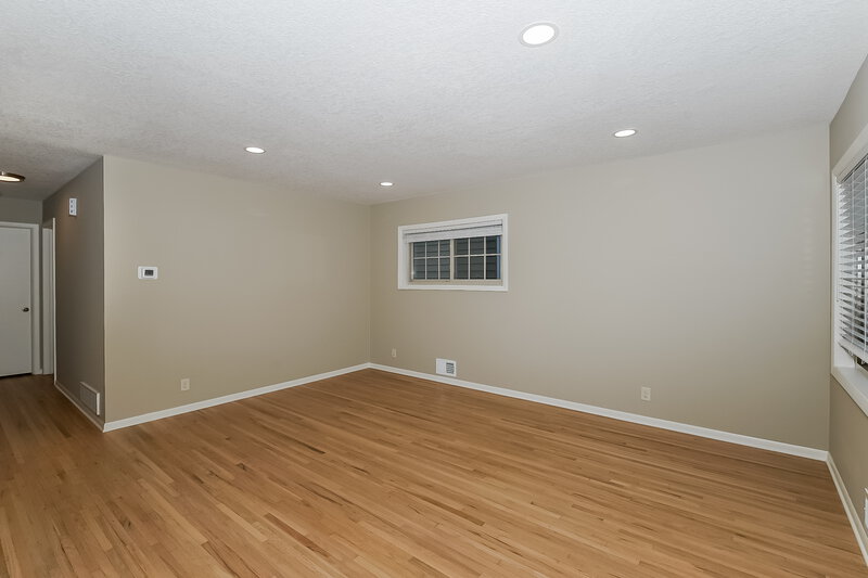 0/Mo, 3025 Maryland Ave S Saint Louis Park, MN 55426 Living Room View 4
