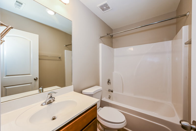 2,155/Mo, 3735 Burdette Way Murfreesboro, TN 37128 Bathroom View