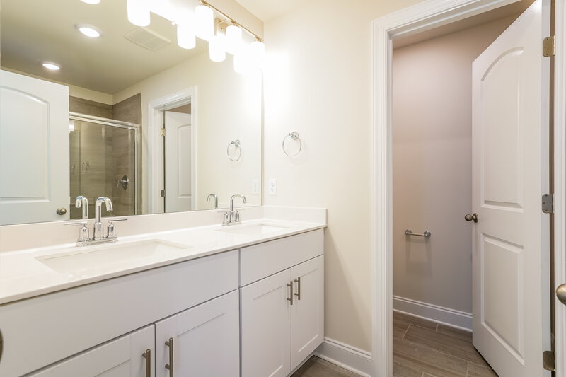 2,020/Mo, 1731 Tahoma Dr Lebanon, TN 37087 Main Bathroom View