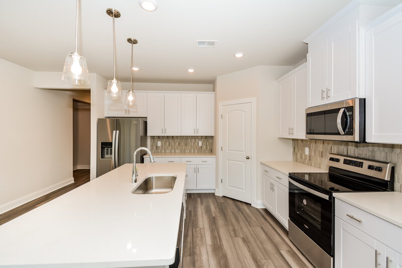 2,425/Mo, 3627 Mathewson Way Murfreesboro, TN 37128 Kitchen View 2