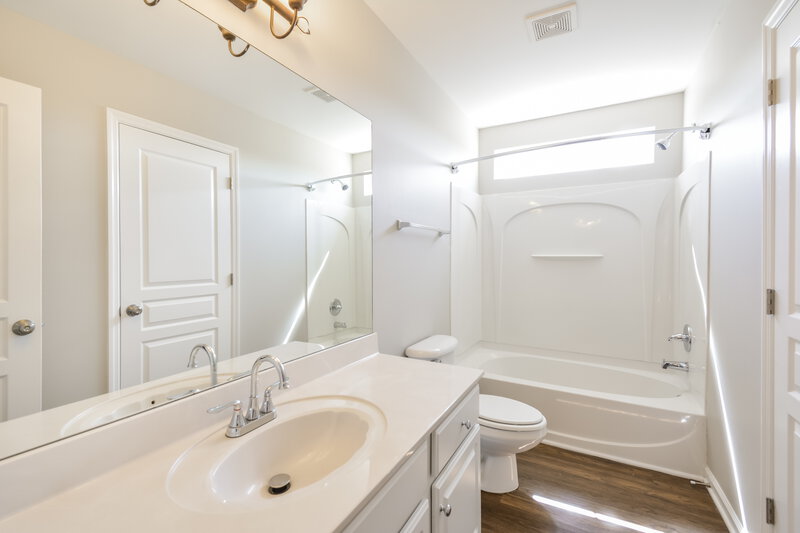 2,370/Mo, 7879 Rainey Dr Antioch, TN 37013 Main Bathroom View