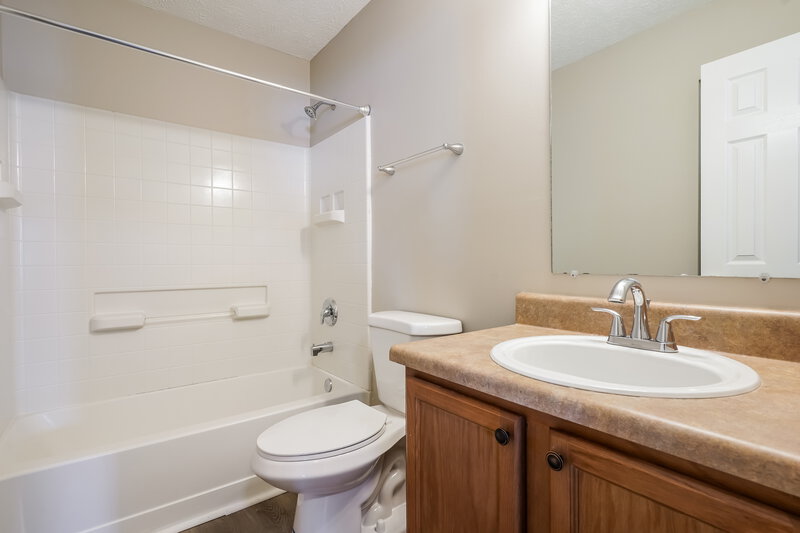 2,160/Mo, 5616 Dory Dr Antioch, TN 37013 Bathroom View