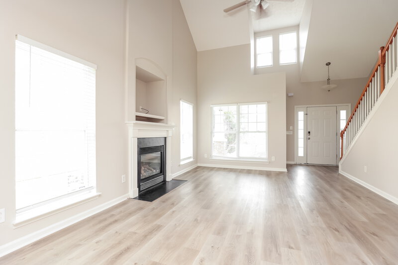 2,450/Mo, 2584 Kanlow Dr Antioch, TN 37013 Living Room View 2