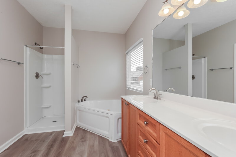 2,450/Mo, 2584 Kanlow Dr Antioch, TN 37013 Main Bathroom View