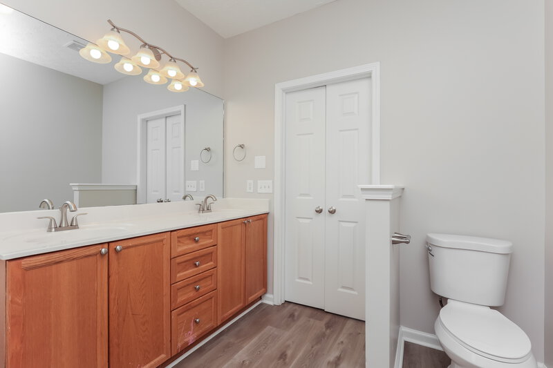 2,450/Mo, 2584 Kanlow Dr Antioch, TN 37013 Main Bathroom View 2