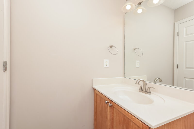 2,450/Mo, 2584 Kanlow Dr Antioch, TN 37013 Bathroom View