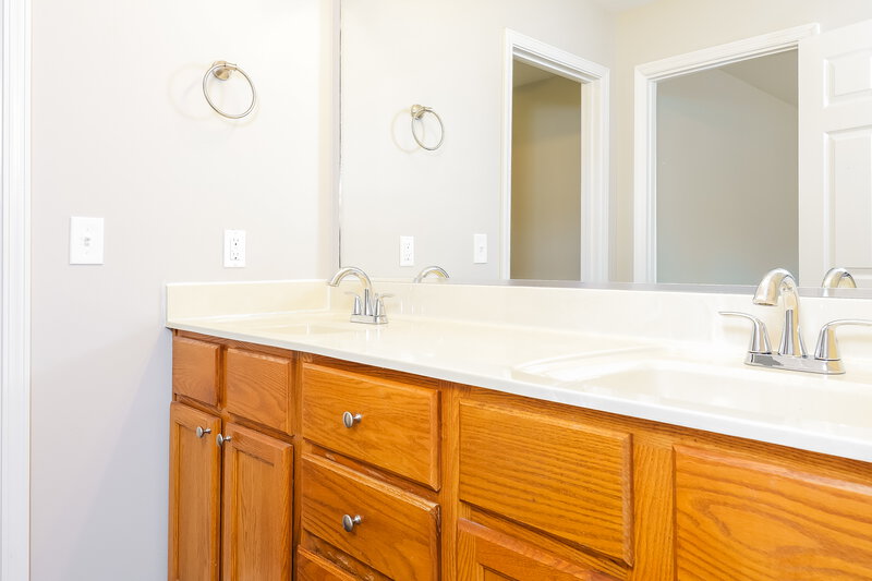 2,225/Mo, 4011 Nuthatch Rd Spring Hill, TN 37174 Main Bathroom View