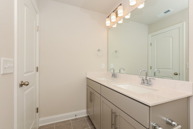 2,485/Mo, 3610 Mathewson Way Murfreesboro, TN 37128 Bathroom View 2