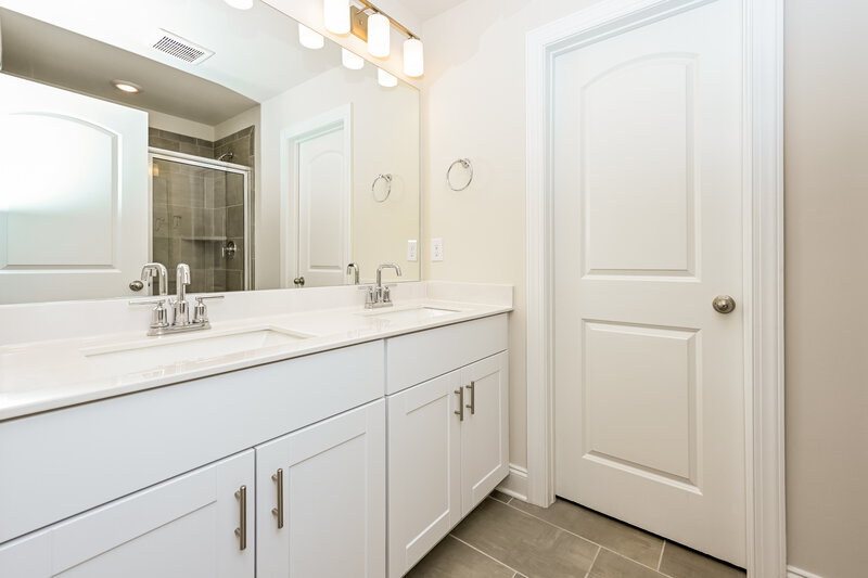 2,215/Mo, 7424 Blue Gable Rd Hermitage, TN 37076 Main Bathroom View