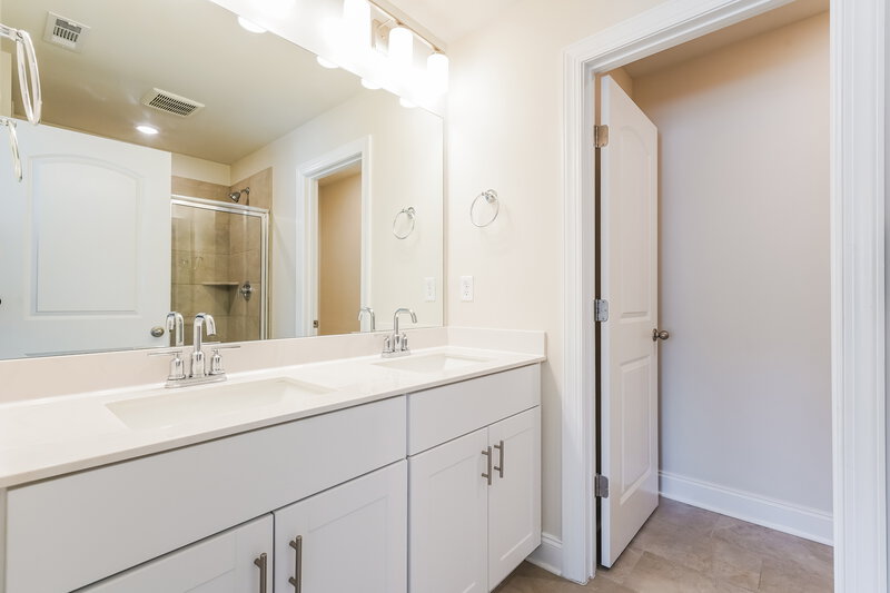 2,410/Mo, 7418 Blue Gable Rd Hermitage, TN 37076 Main Bathroom View