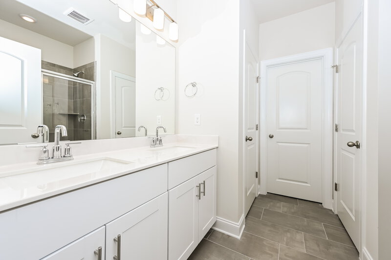 2,595/Mo, 1604 Espy Aly Hermitage, TN 37076 Main Bathroom View