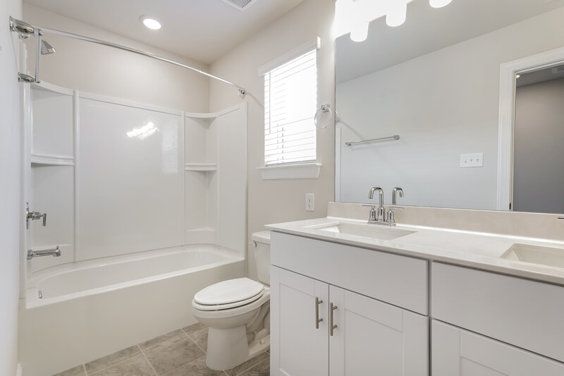 2,800/Mo, 7414 Blue Gable Rd Hermitage, TN 37076 Bathroom View