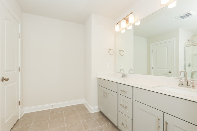 2,635/Mo, 1612 Espy Aly Hermitage, TN 37076 Main Bathroom View