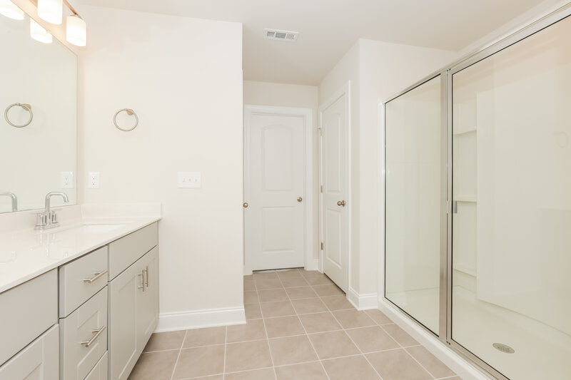 2,635/Mo, 1612 Espy Aly Hermitage, TN 37076 Main Bathroom View 2