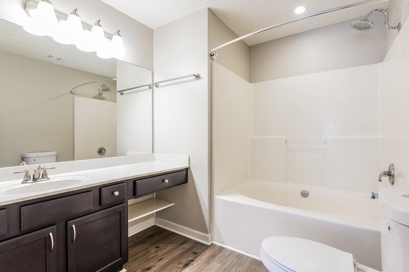 2,335/Mo, 3260 Cain Harbor Dr Nashville, TN 37214 Main Bathroom View
