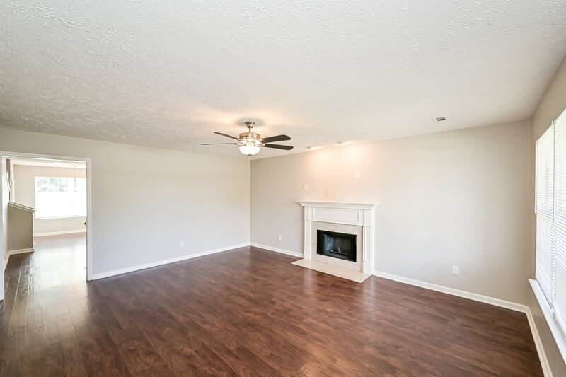 2,215/Mo, 2004 Deer Valley Dr Spring Hill, TN 37174 Living Room View
