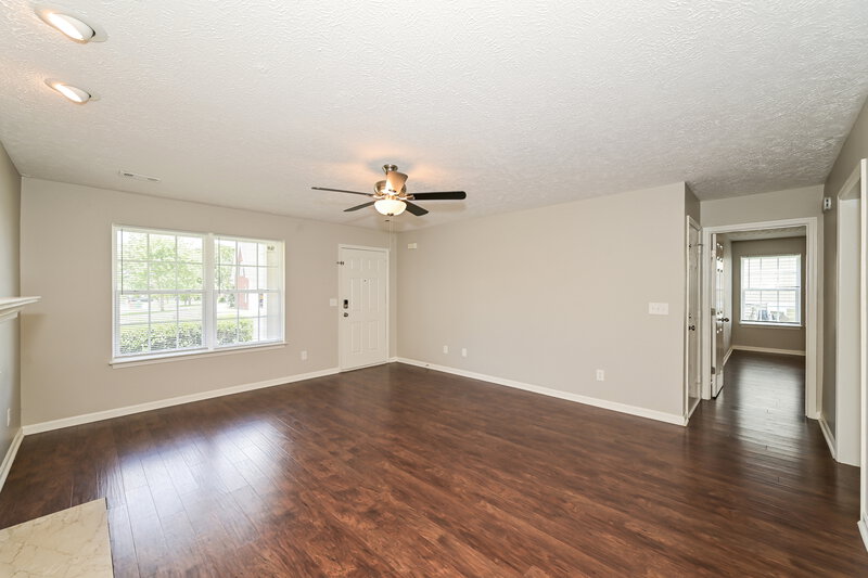 2,215/Mo, 2004 Deer Valley Dr Spring Hill, TN 37174 Living Room View 2