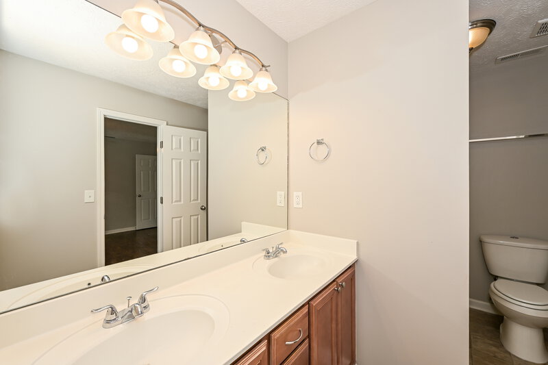 2,215/Mo, 2004 Deer Valley Dr Spring Hill, TN 37174 Main Bathroom View