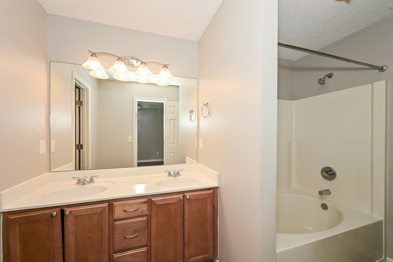 2,215/Mo, 2004 Deer Valley Dr Spring Hill, TN 37174 Main Bathroom View 2