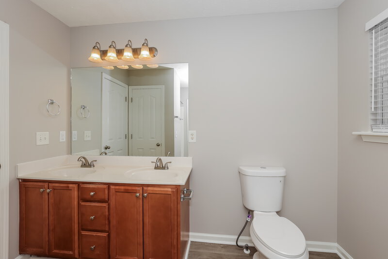 1,985/Mo, 1412 Priestshore Bay Antioch, TN 37013 Main Bathroom View