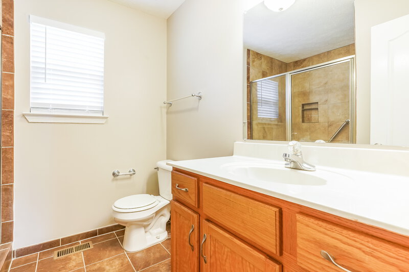 3,100/Mo, 3128 Barksdale Harbor Dr Nashville, TN 37214 Main Bathroom View