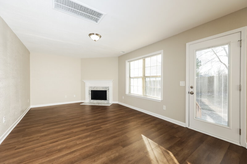 1,645/Mo, 321 Cedar Park Cir La Vergne, TN 37086 Living Room View