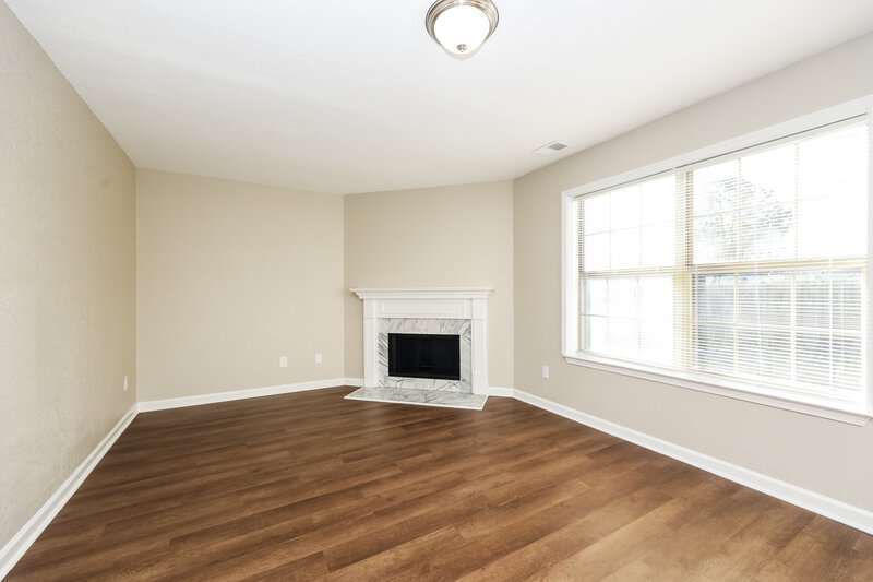 1,645/Mo, 321 Cedar Park Cir La Vergne, TN 37086 Living Room View 2