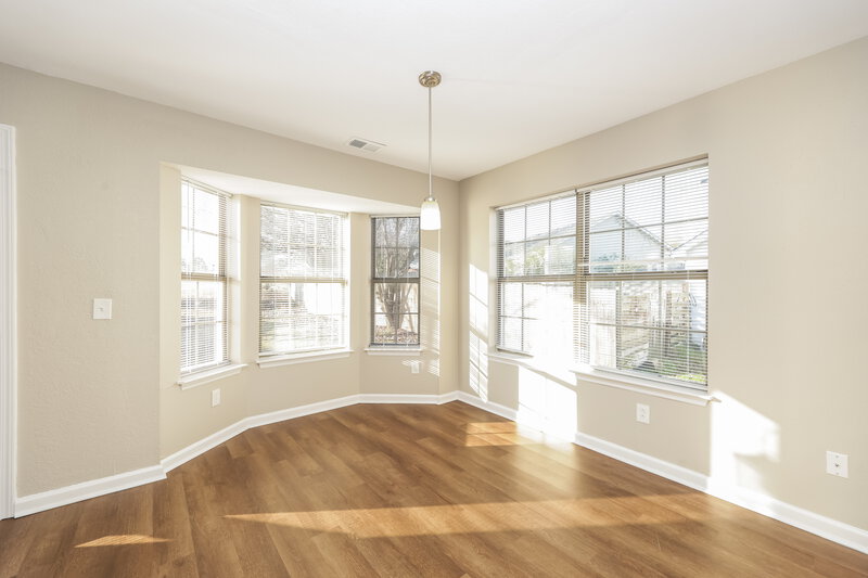 1,645/Mo, 321 Cedar Park Cir La Vergne, TN 37086 Dining Room View 2