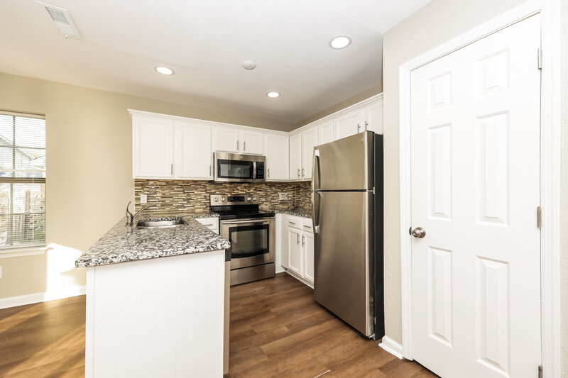 1,645/Mo, 321 Cedar Park Cir La Vergne, TN 37086 Kitchen View