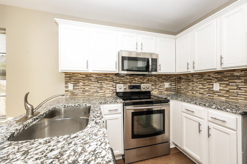 1,645/Mo, 321 Cedar Park Cir La Vergne, TN 37086 Kitchen View 2