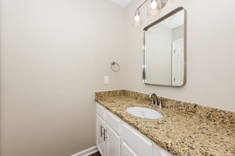 1,645/Mo, 321 Cedar Park Cir La Vergne, TN 37086 Bathroom View