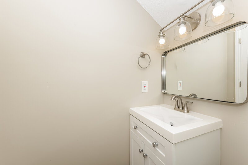 1,645/Mo, 321 Cedar Park Cir La Vergne, TN 37086 Bathroom View 3