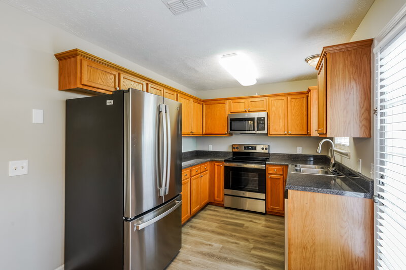2,660/Mo, 1550 James Gafford Dr La Vergne, TN 37086 Kitchen View 2