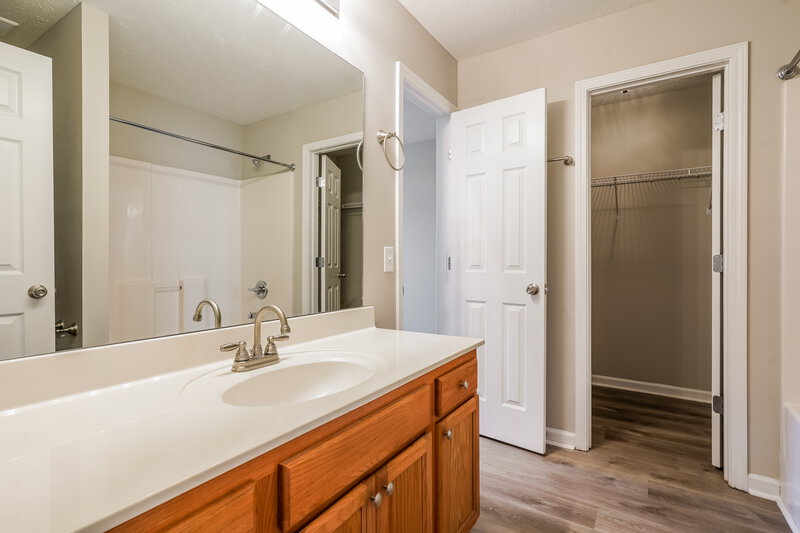2,660/Mo, 1550 James Gafford Dr La Vergne, TN 37086 Main Bathroom View