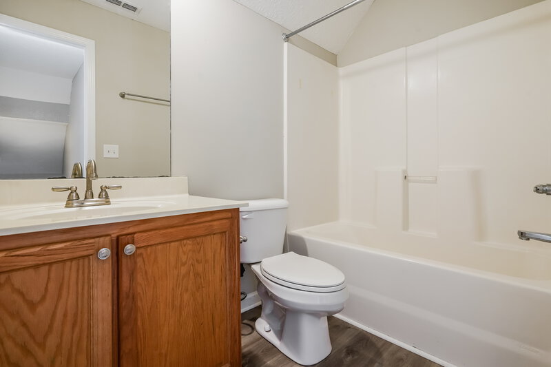 2,660/Mo, 1550 James Gafford Dr La Vergne, TN 37086 Bathroom View