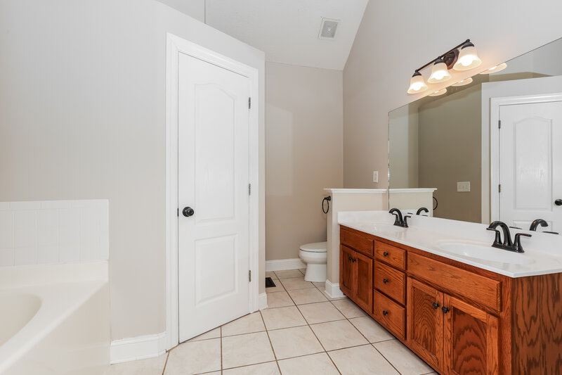 2,290/Mo, 1789 North Cv Murfreesboro, TN 37129 Main Bathroom View