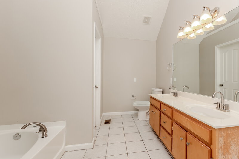 3,150/Mo, 7136 Legacy Dr Antioch, TN 37013 Main Bathroom View
