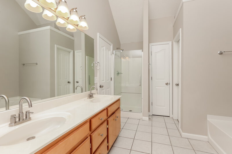 3,150/Mo, 7136 Legacy Dr Antioch, TN 37013 Main Bathroom View 2